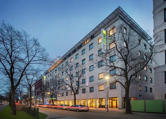  Holiday Inn Express Berlin City Centre By Ihg